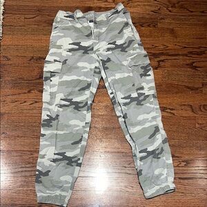 American Eagle Women’s Camo Cargo Pants